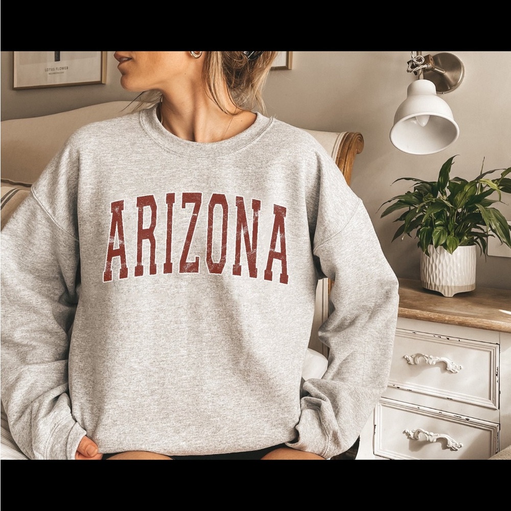 Arizona Gray Women's Crewneck Sweatshirt Size Small Never Worn